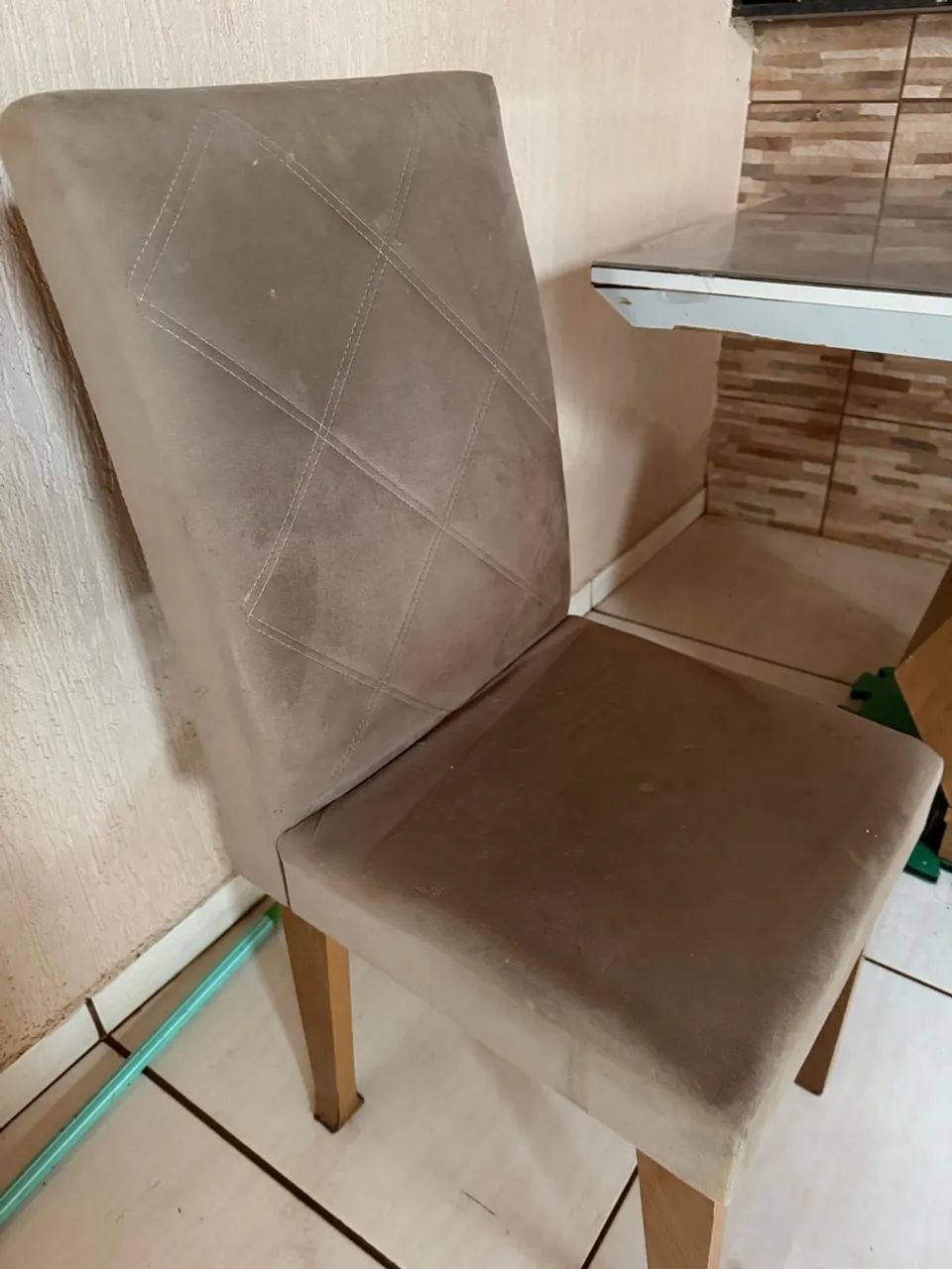 Vendo mesa de vidro com mds 6 cadeiras  - Foto 3