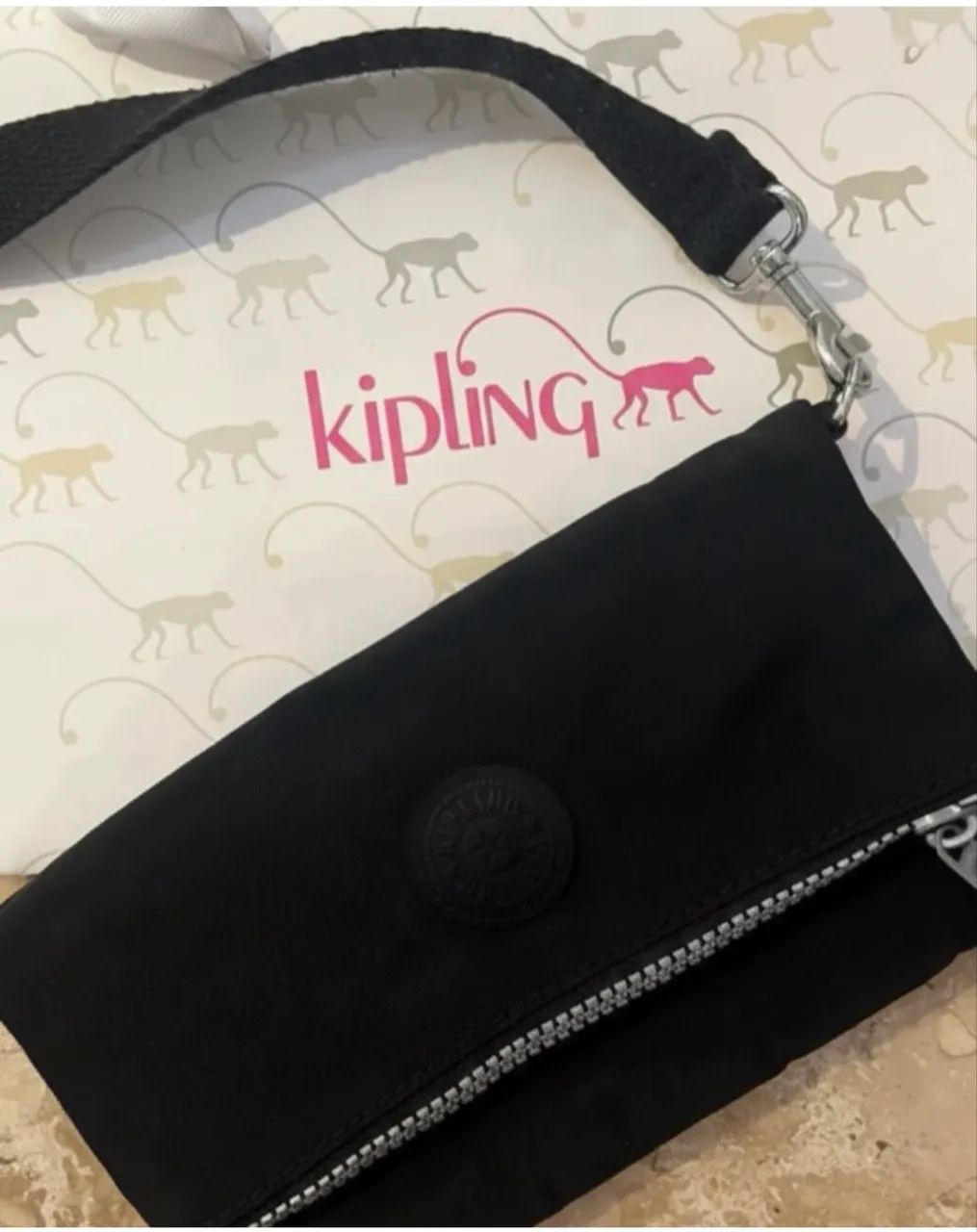 Bolsa Kipling- nova- com a sacola da Kipling 