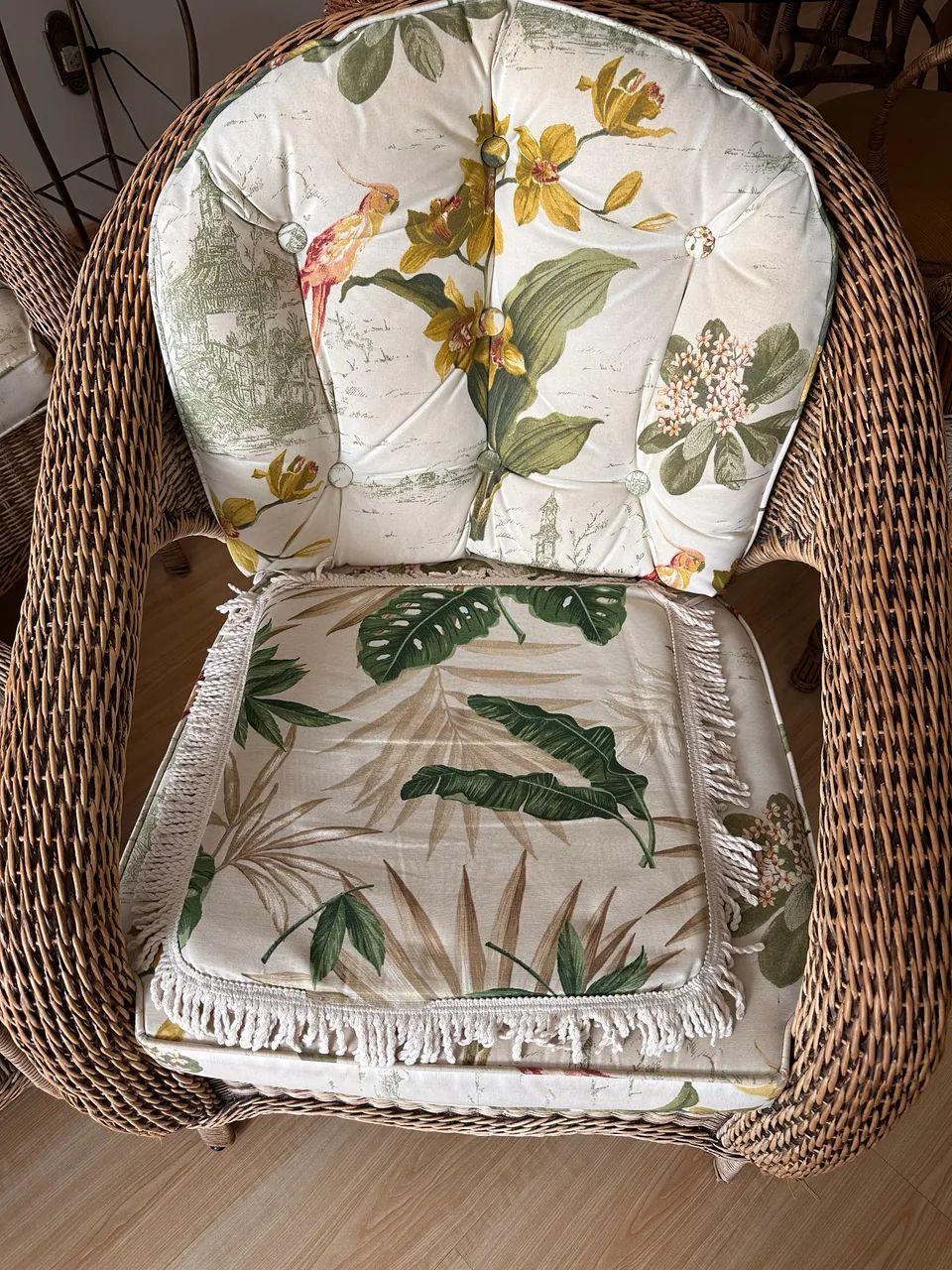 Conjunto sofá, mesa e uma poltrona em vime  - Foto 2