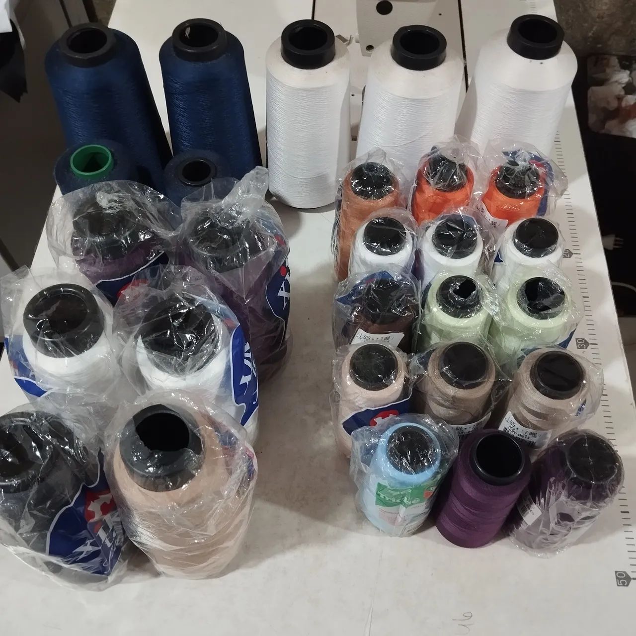 Vendo linhas de costura para máquina reta e overloque 