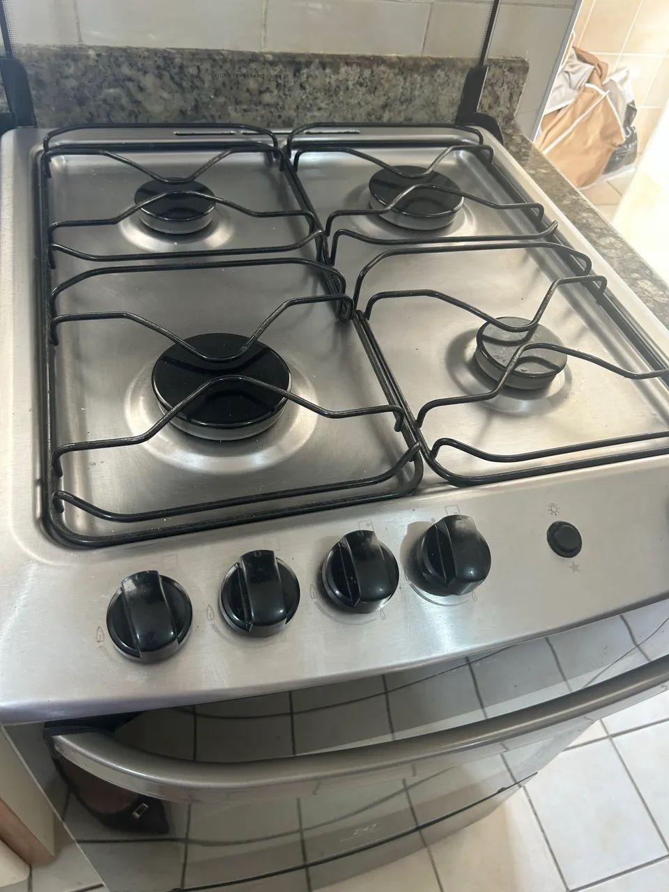 Fogão Eletrolux 4 bocas excelente