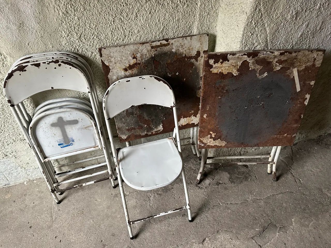 Mesa de ferro dobrável 