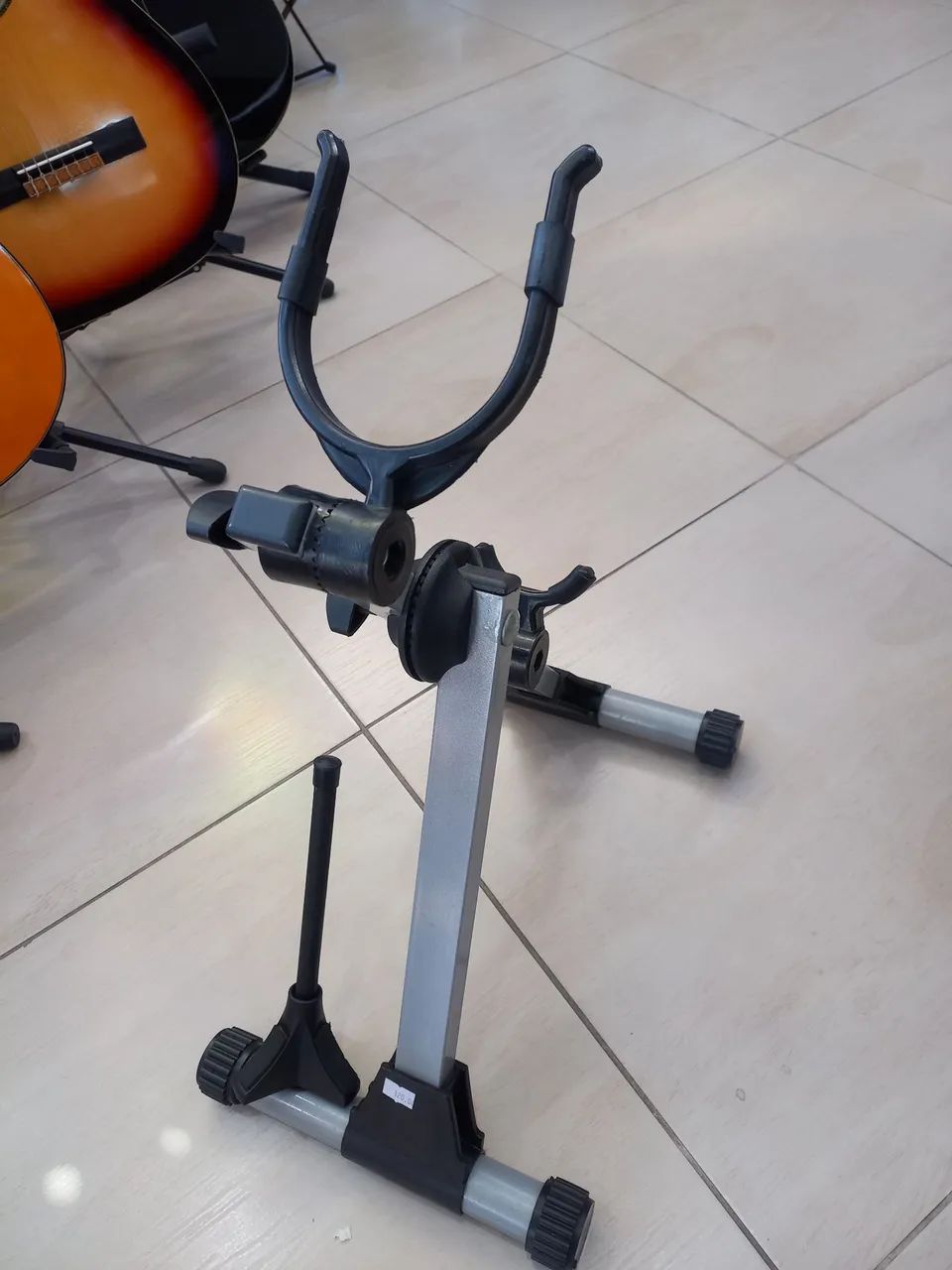 Estante para sax semi nova !  - Foto 4