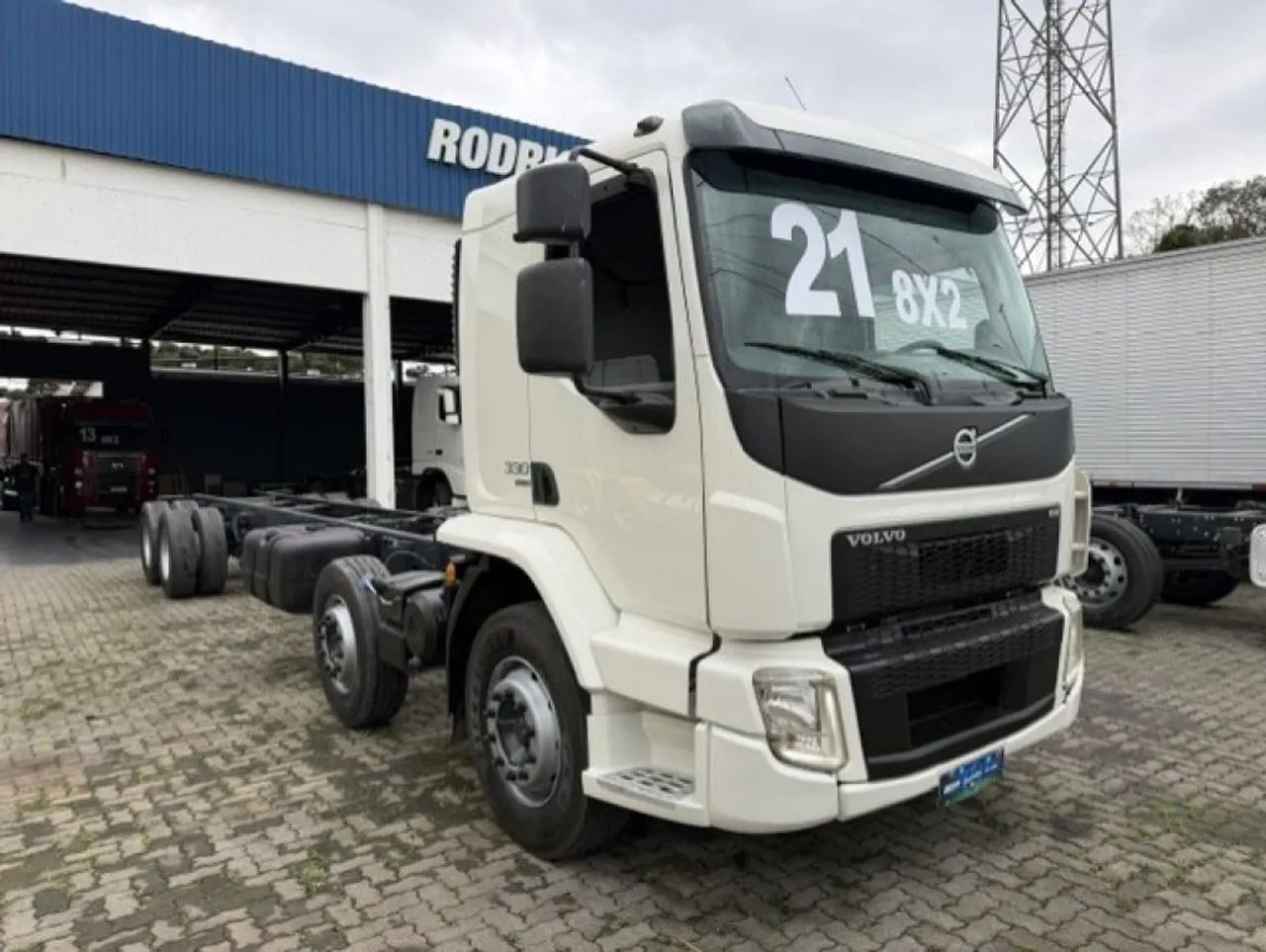 VOLVO VM 330 8x2 2P (E5)
