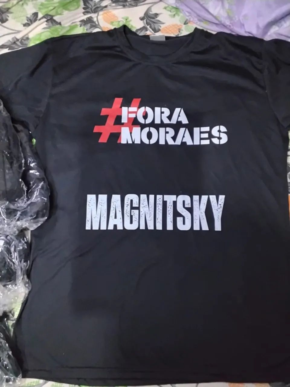Camiseta Estampada Temática Política Preta