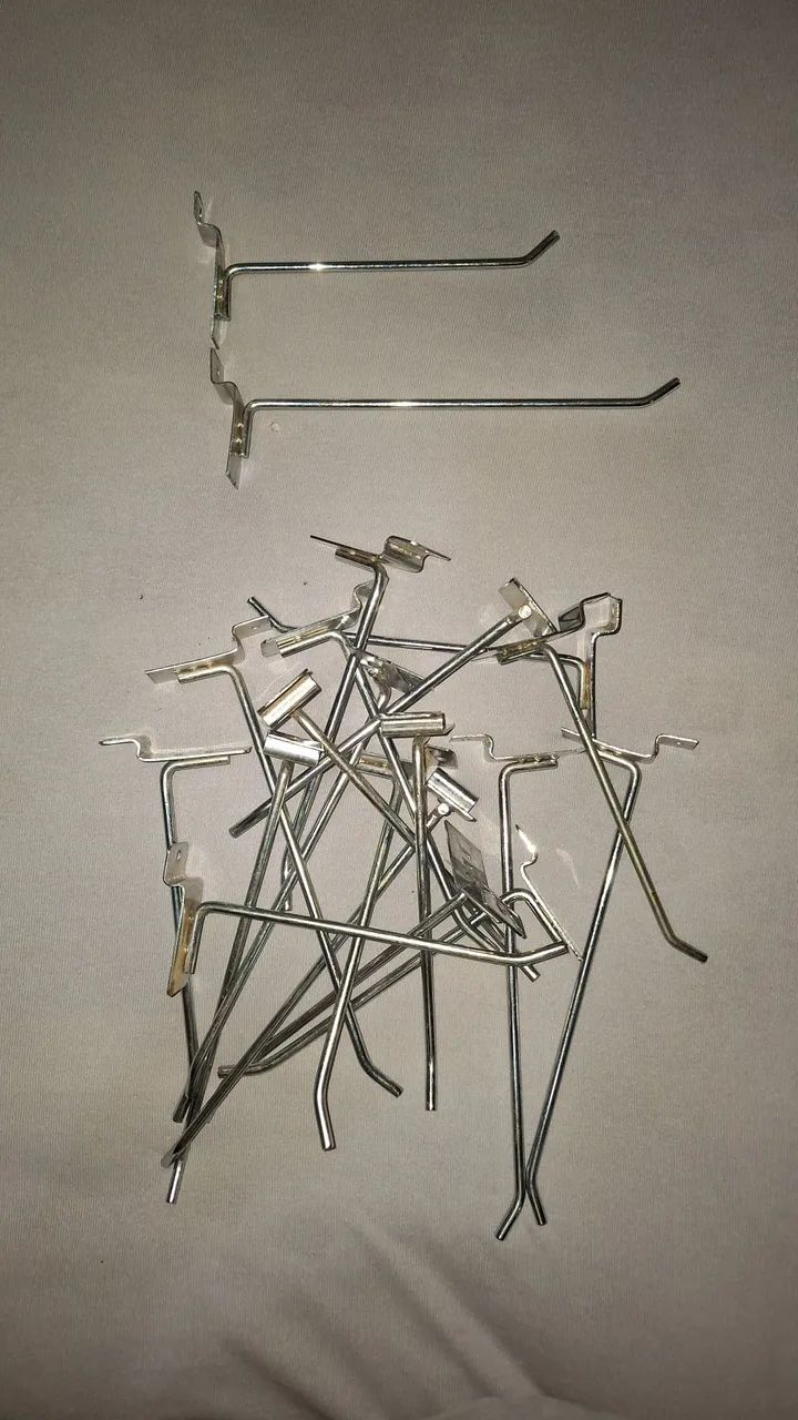 Gancho para painel canaletado