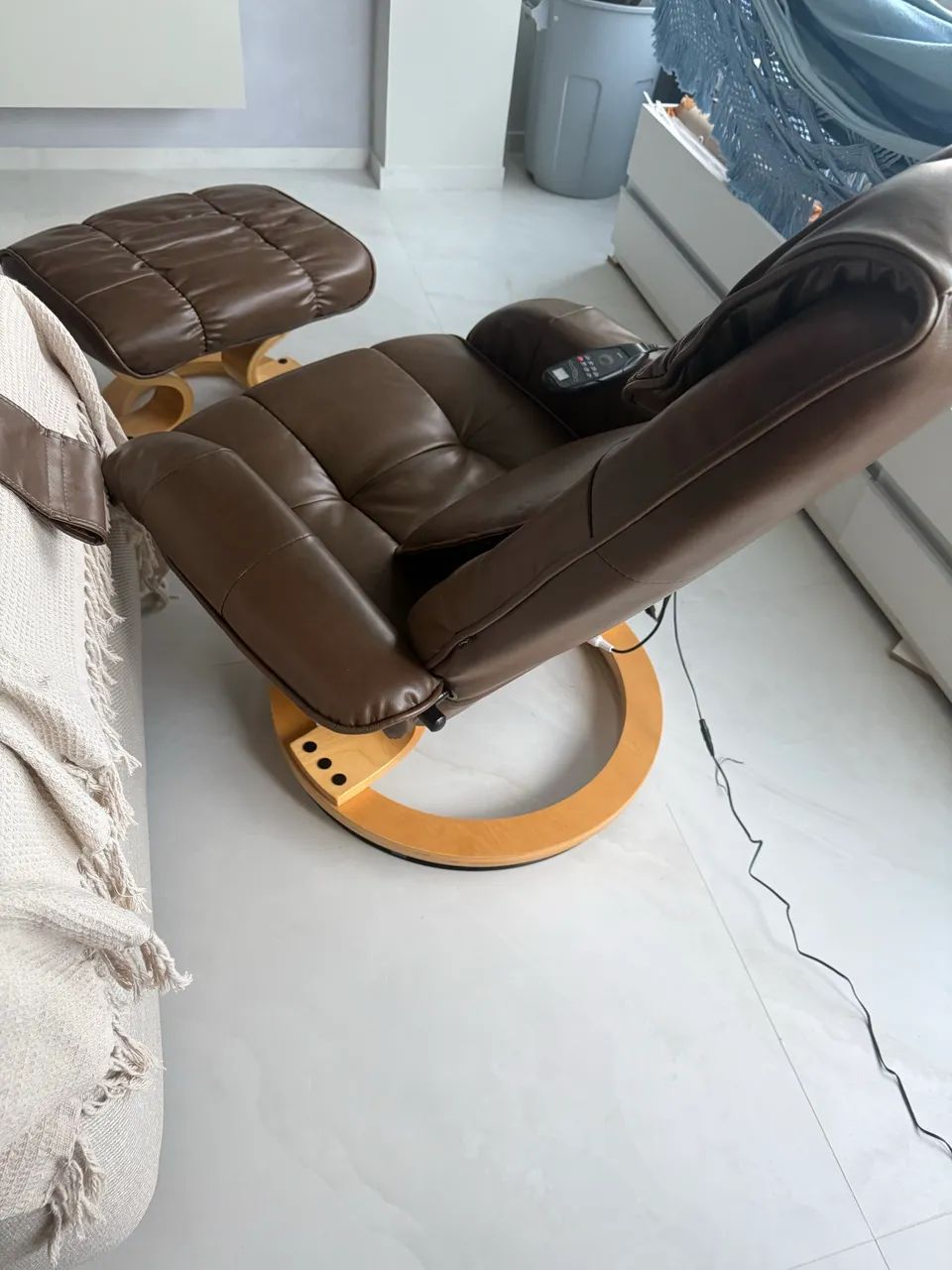 POLTRONA - Cadeira do papai com massagem e puf - Foto 3
