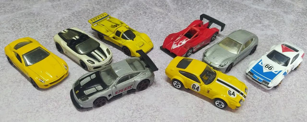 Lote de 8 Ferrari Hot Wheels 