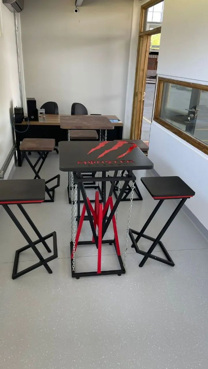 Mesa Bistrô, com 3 Banquetas, peça  única e exclusiva, 65x65  - Foto 4