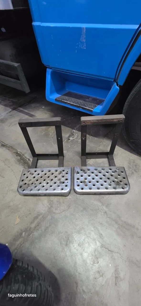 Estribo para mercedinha 710