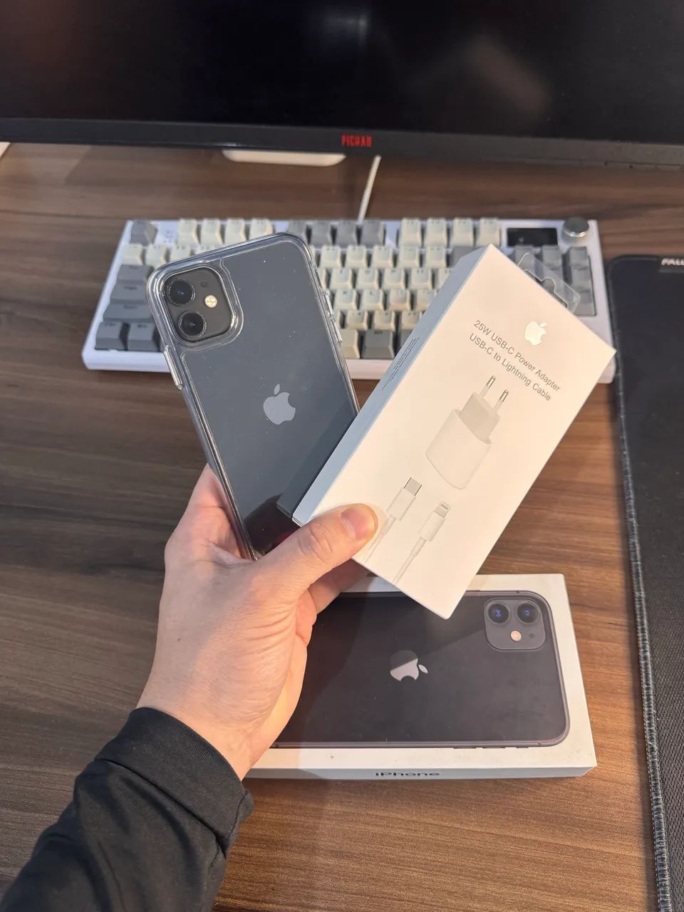 iPhone 11 64GB com Caixa - Em perfeito estado - Foto 2