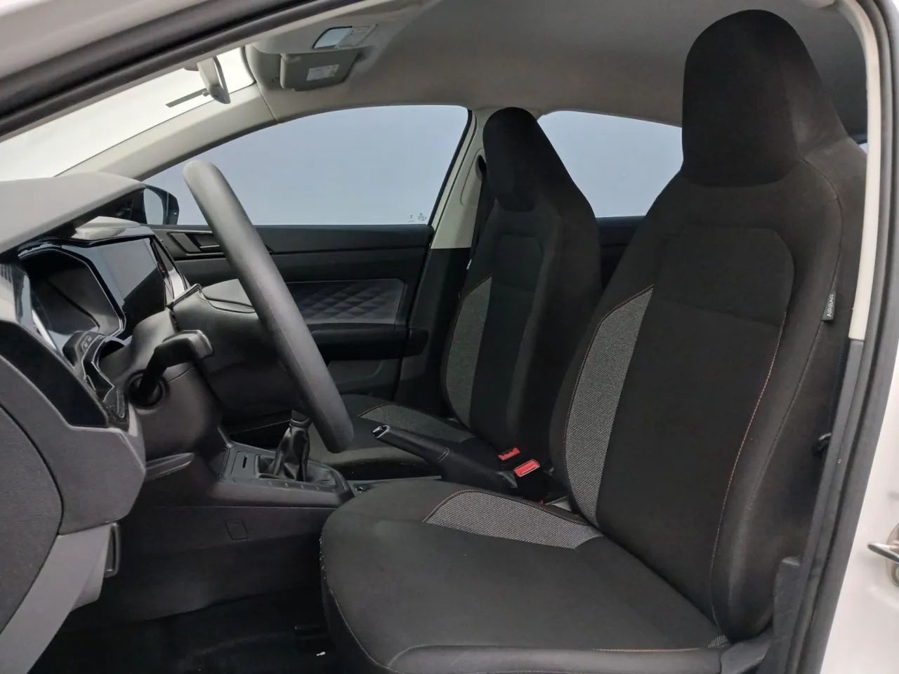 Volkswagen Polo Track 1.0 Flex 12V 5p, foto 16 de 18