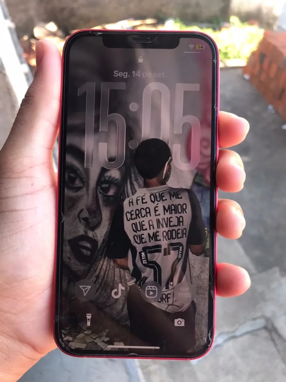 iPhone 12 semi novo so com marca de uso  - Foto 2