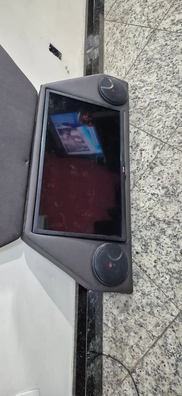 TV 32 LG com caixa de som 