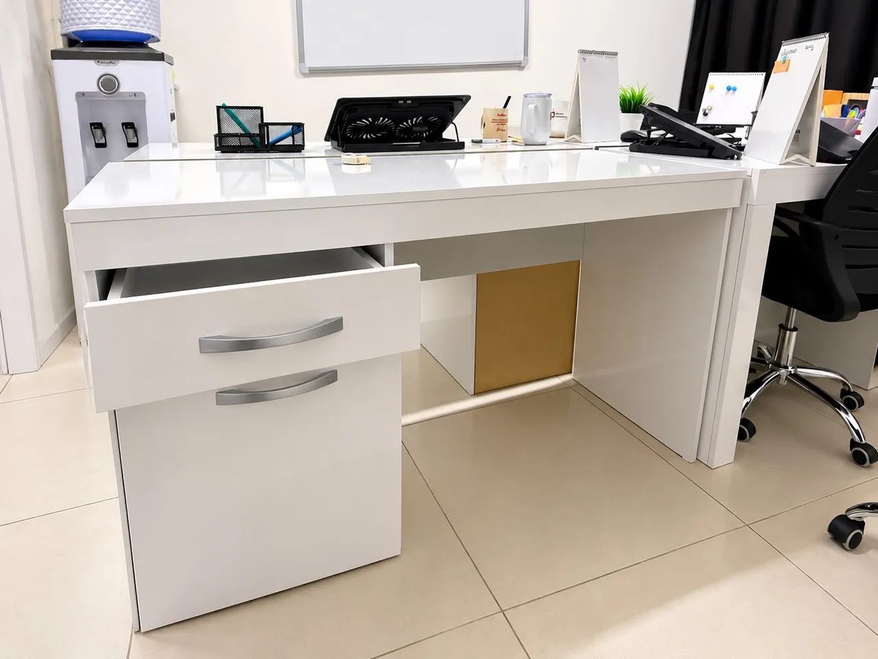 Mesa escritório com gaveta - Foto 2