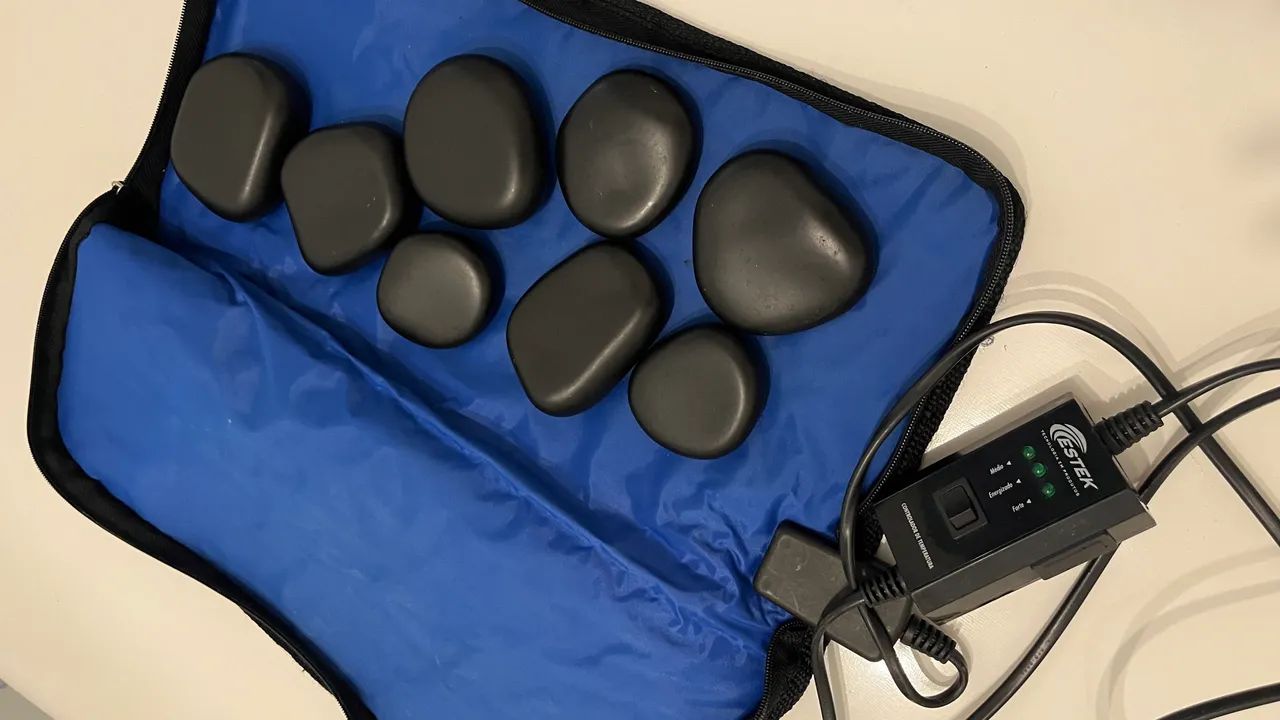 Bolsa e pedras para massagem 