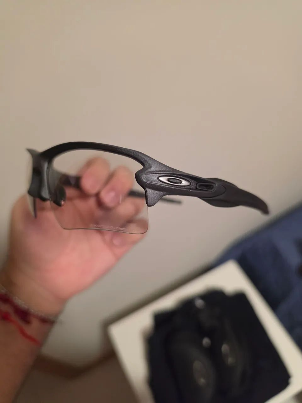 Óculos de Bike Oakley Transparente c/ Escurecimento no Sol - Foto 3