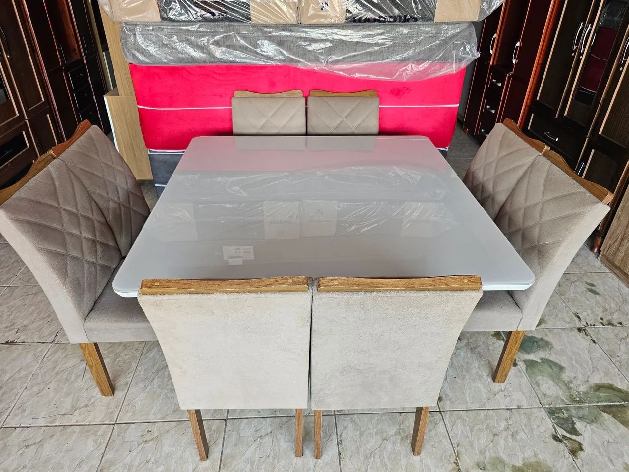 Mesa de mdf tampão de vidro usada 