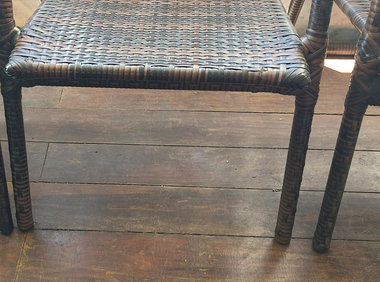 Conjunto sofisticado em mesa de mármore e 4 cadeiras em fibra de Junco. Usada.  - Foto 5
