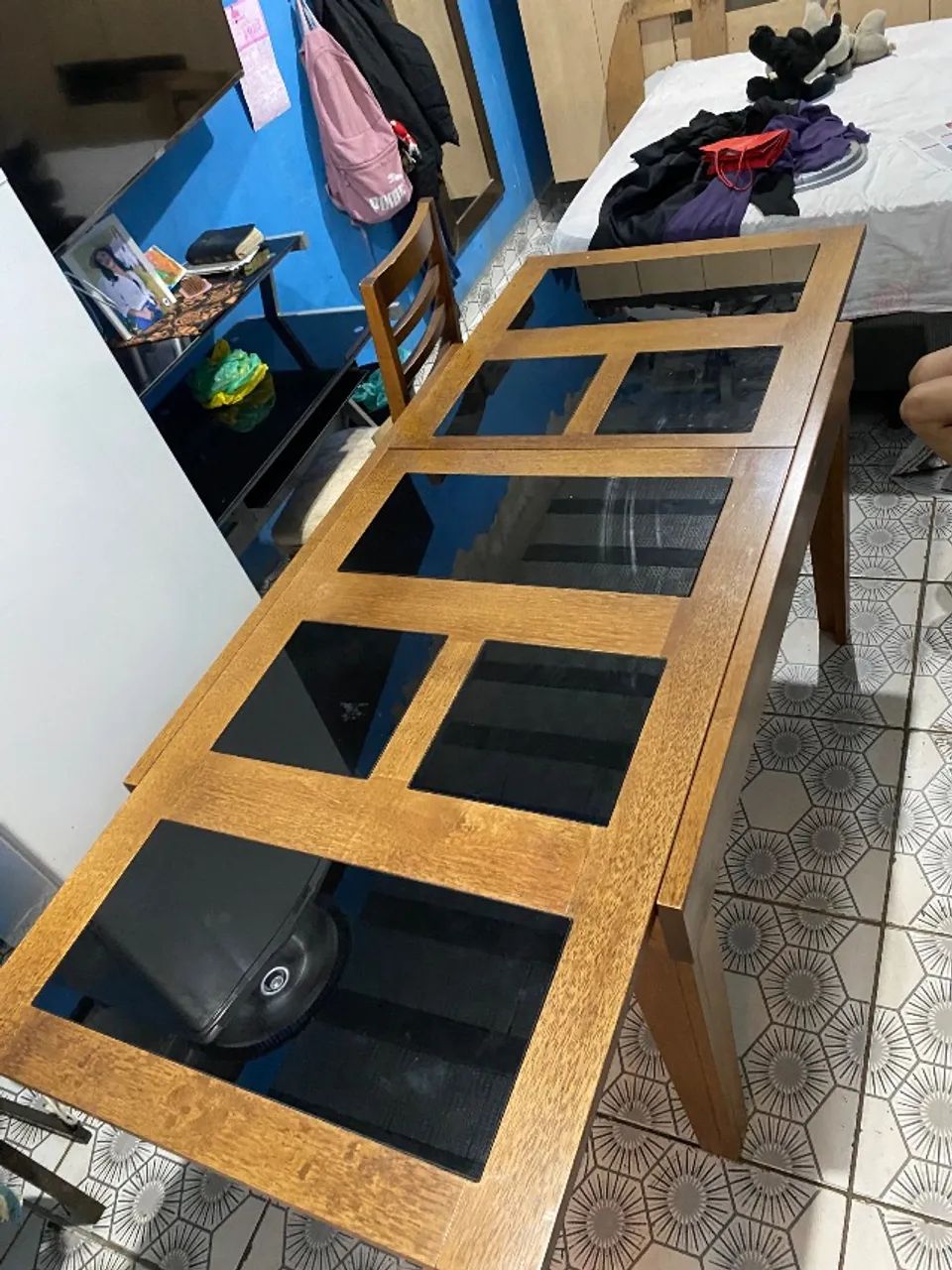Mesa de jantar com 4 cadeiras em perfeito estado 