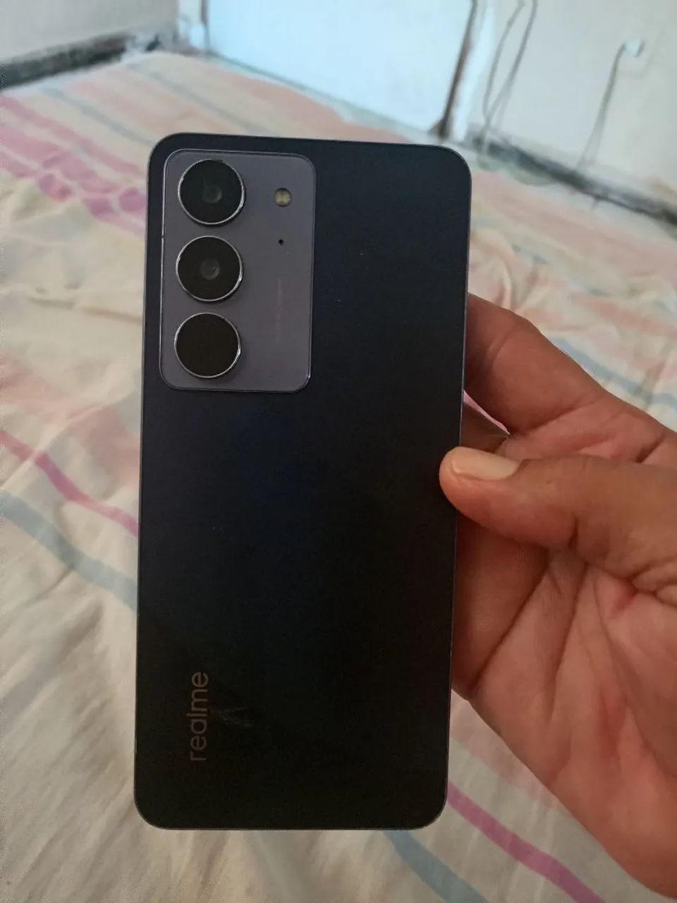 Vende-se celular realme75c aprova d'água semi nova com 256gb te * - Foto 2