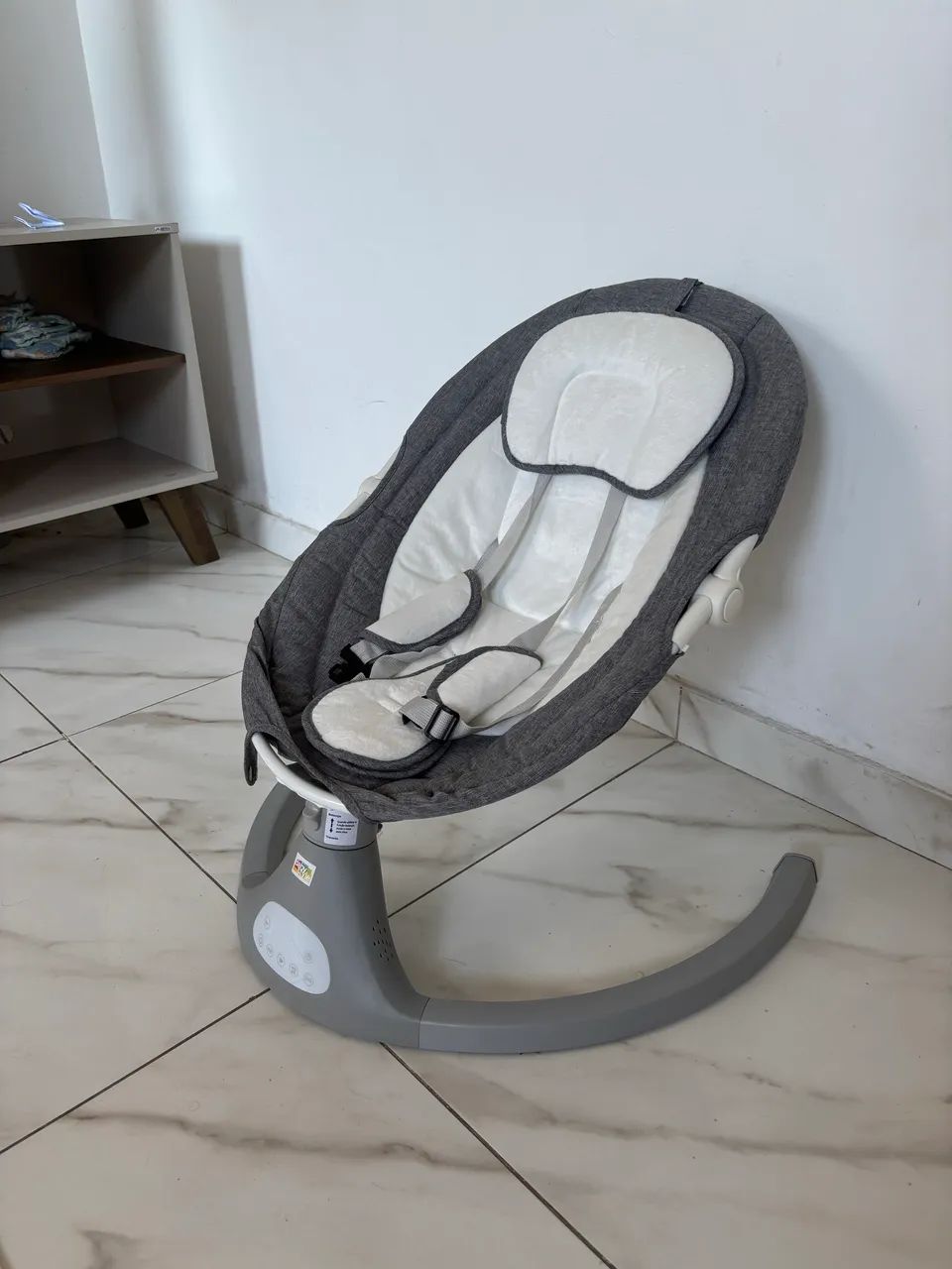 Cadeira de Balanço Elétrica Automática para Bebê - Impecável (Usada 3x) - Foto 4