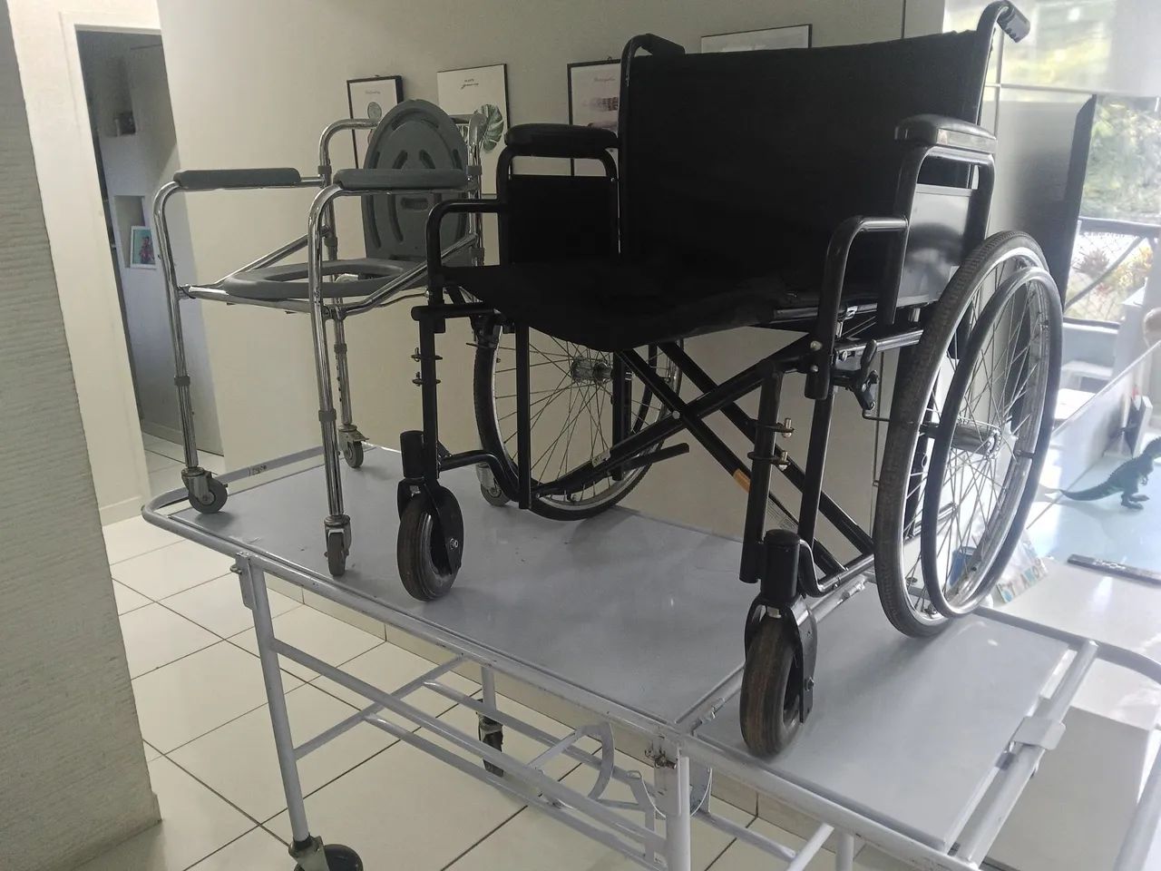 cadeira de roda hospitalar  - Foto 3