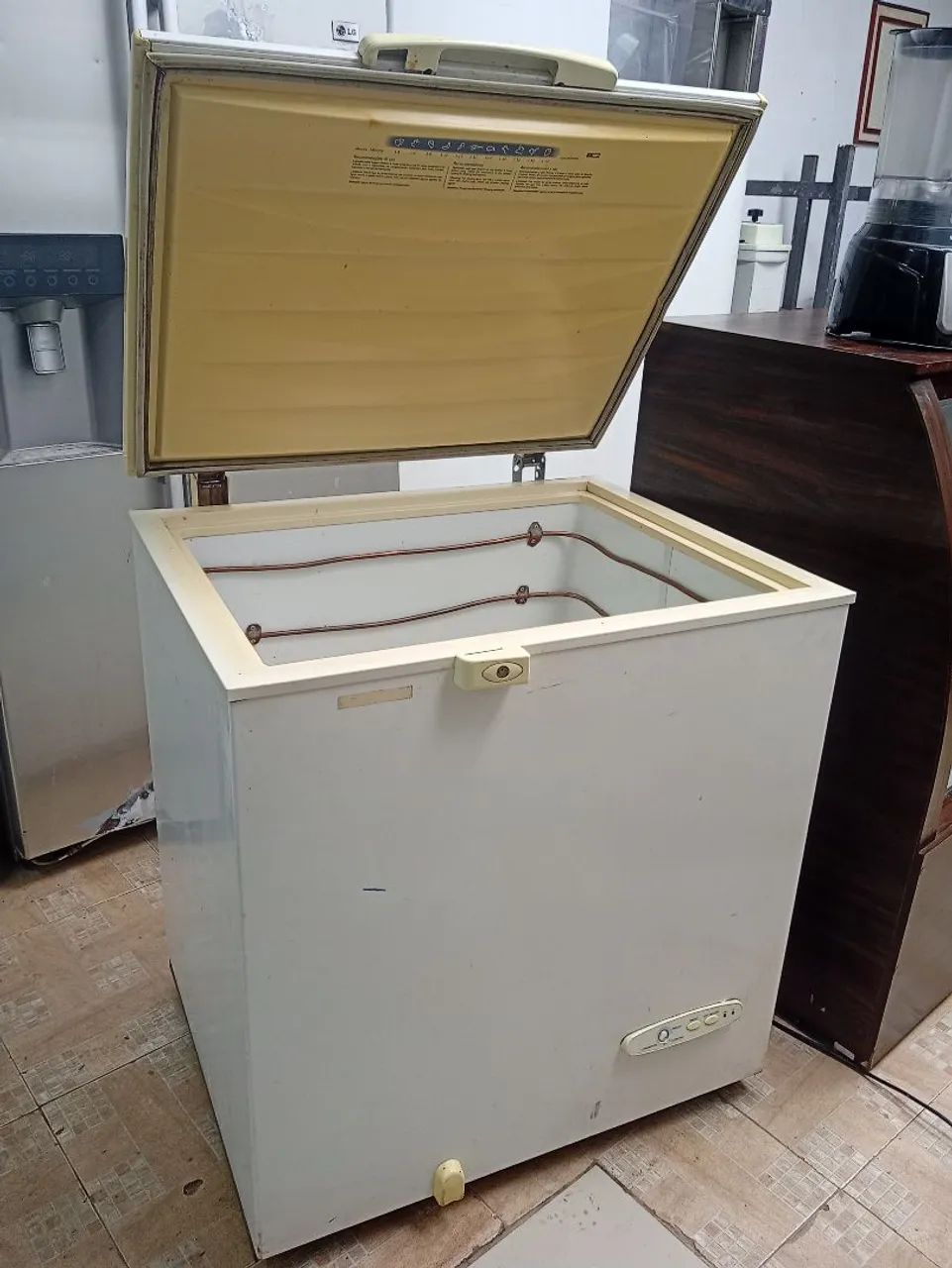Frezzer eletrolux 210litros , funcionando perfeitamente. - Foto 2