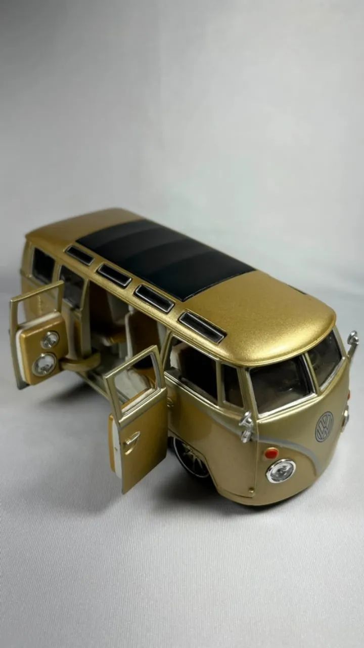 Miniatura Kombi - Tunada - Escala 1/26 - Maisto 2