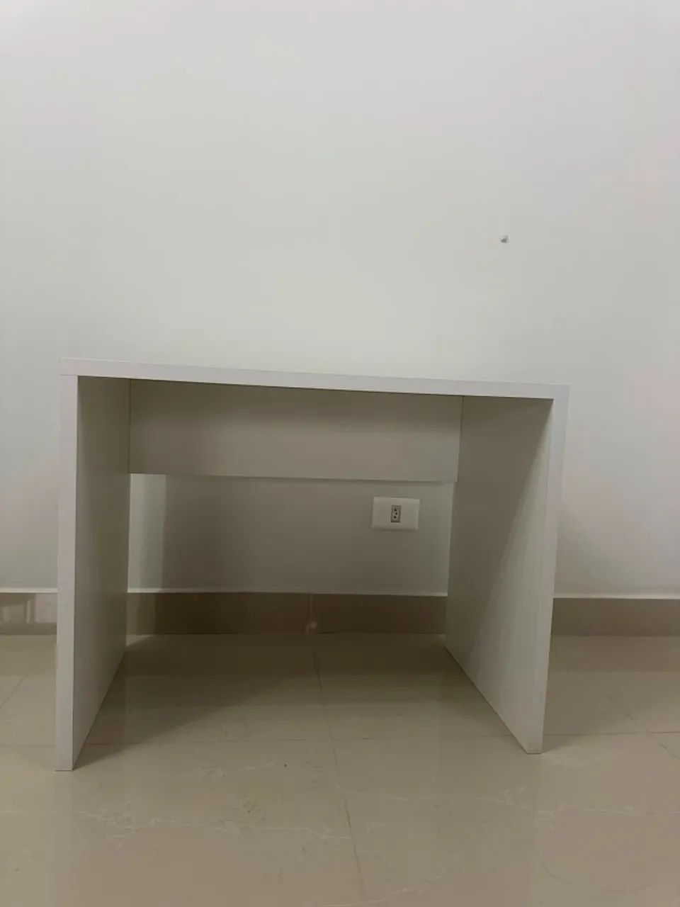 Mesa Branca de Apoio - Prática e Versátil - Foto 3