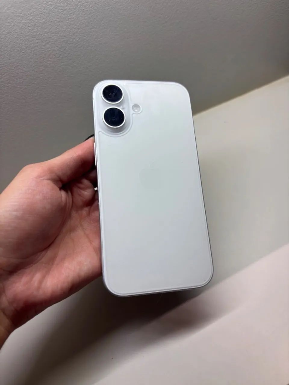 iPhone 16 - 128gb ( branco ) 
