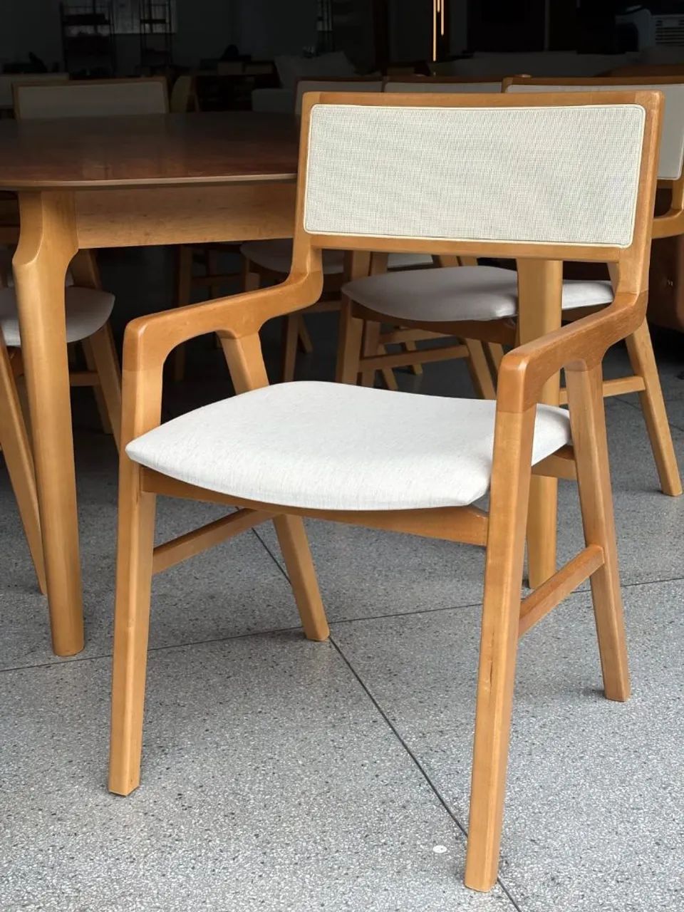 Mesa de Jantar  2.70mx1.10 com 10 cadeiras 
