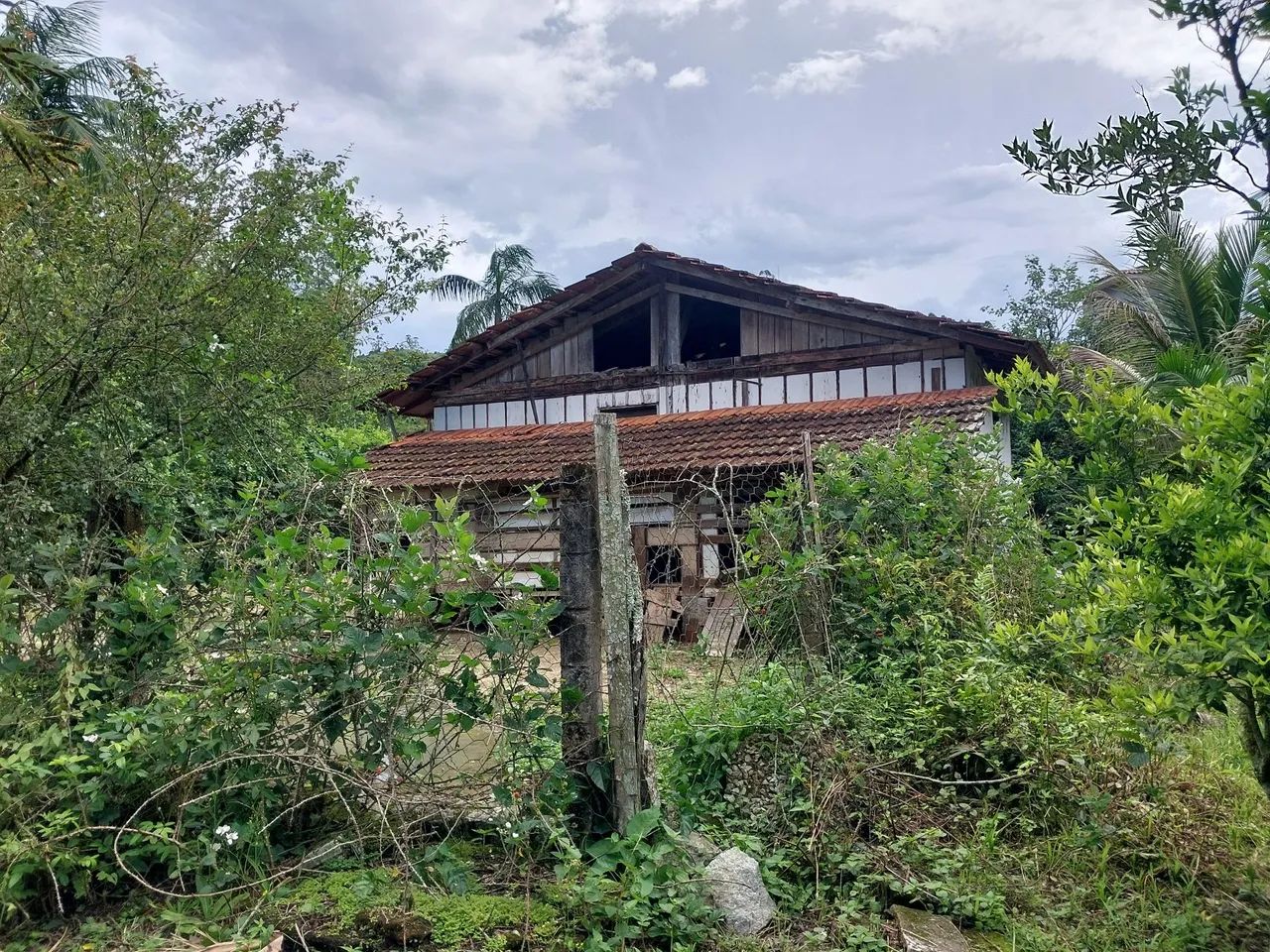 Vende-se linda chácara 