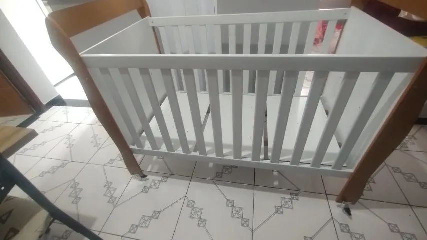 Berço de Bebê + colchão em Ótimo Estado - Foto 2