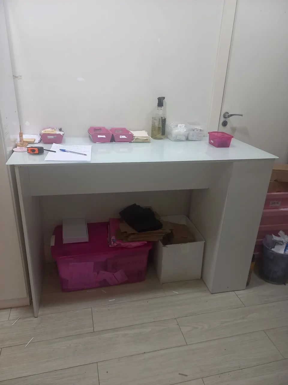 MESA COM TAMPO DE VIDRO TOK STOK