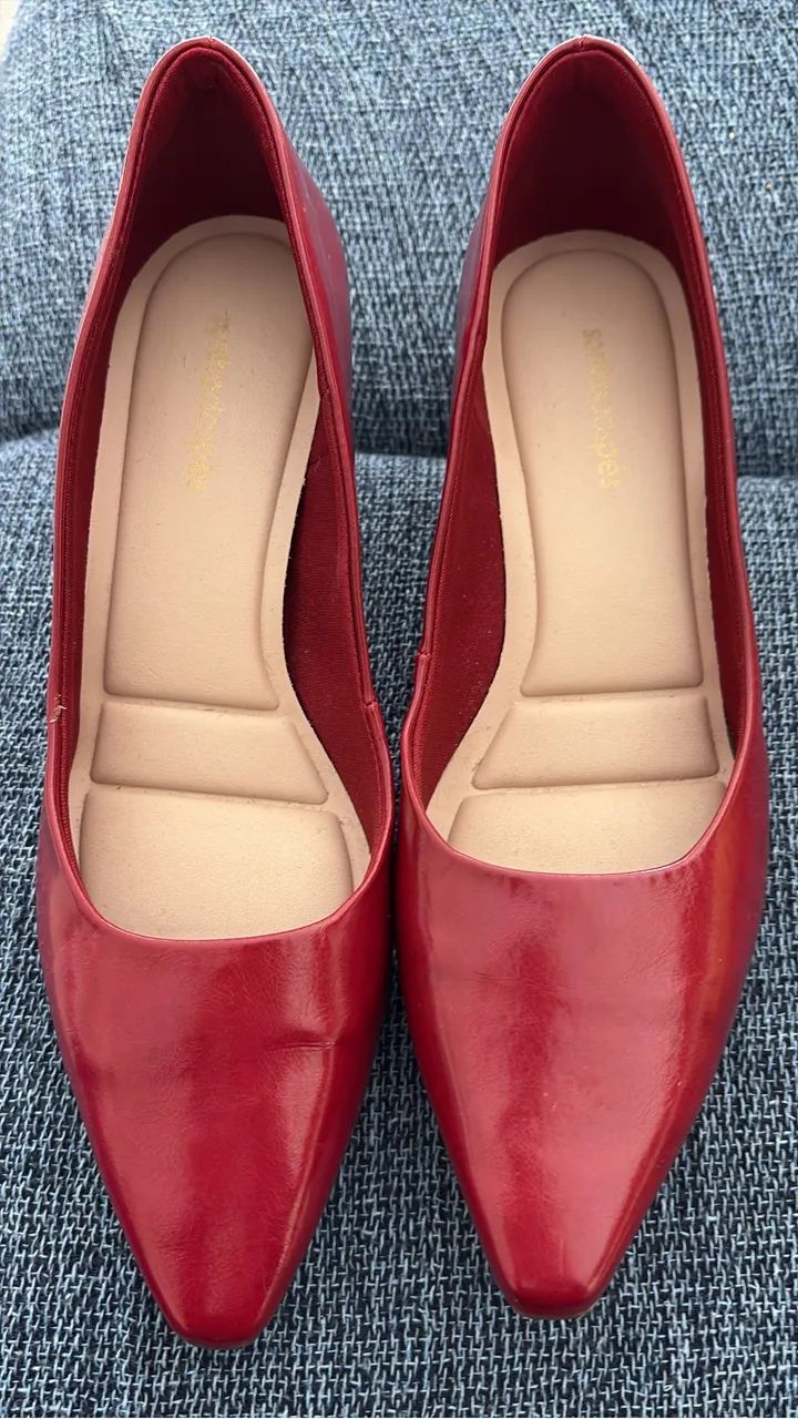 Scarpin salto baixo vermelho 36