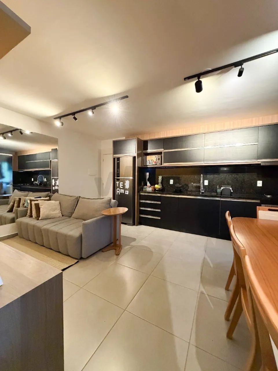 Apartamento 2 dormitórios, sacada com churrasqueira, semimobiliado em Criciúma - Foto 5