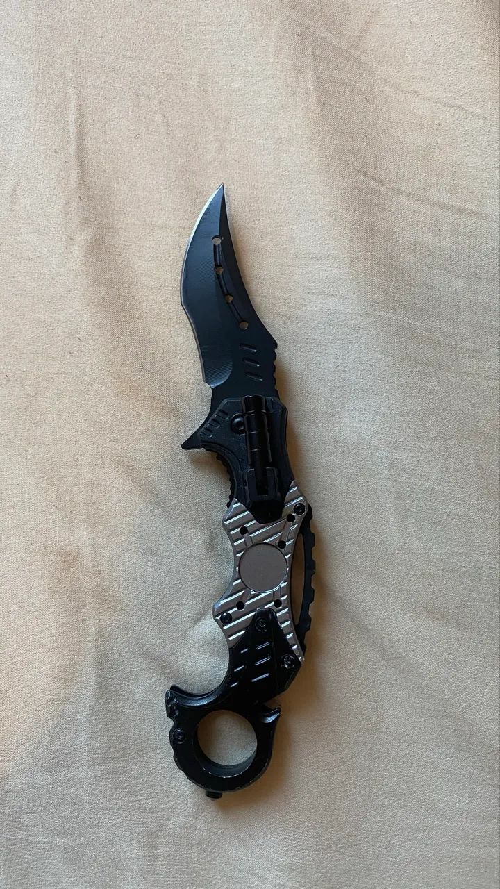 Karambit com Abertura Assistida, Ferramentas de Resgate e Lanterna
