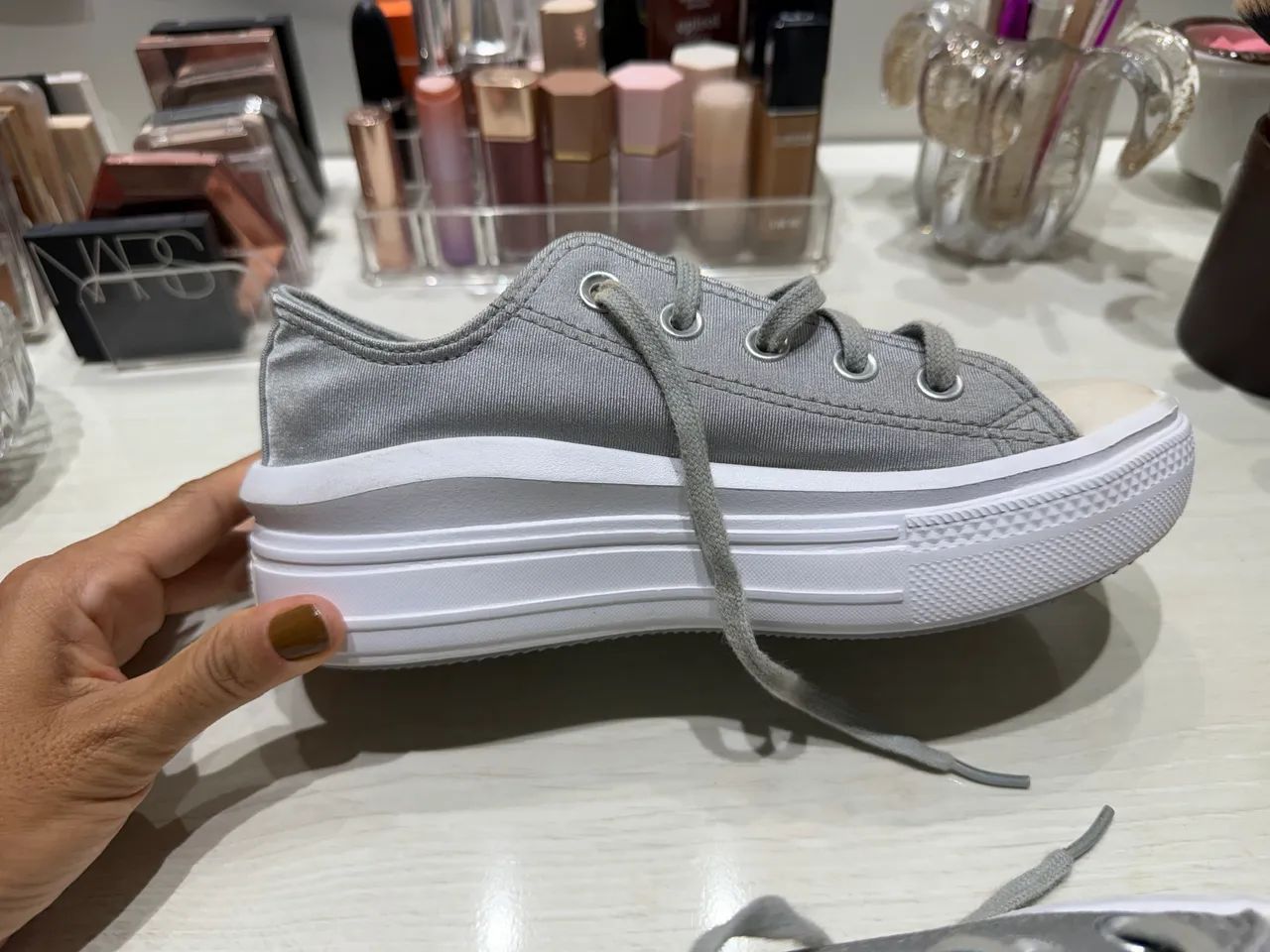 Tênis Converse All Star Chuck na cor cinza