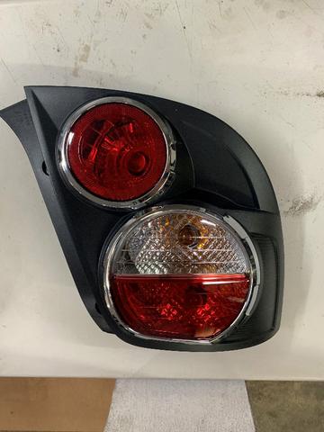 Lanterna Traseira LE Sonic Hatch Original Gm * - Foto 3