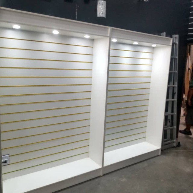 Estantes em MDF branco