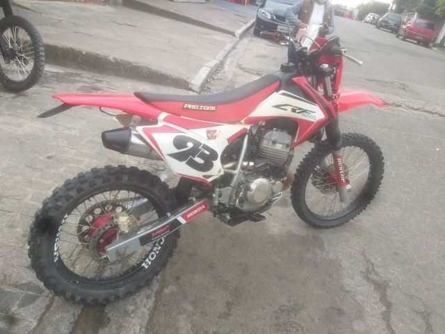 MOTO DE TRILHA