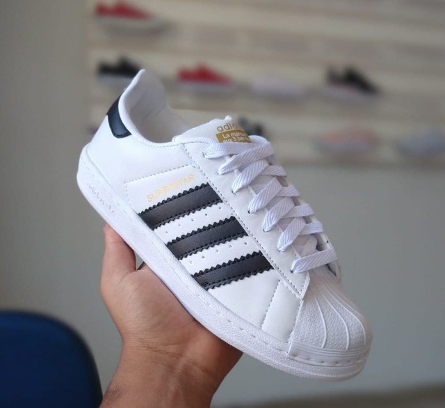 tenis adidas superstar em promoção