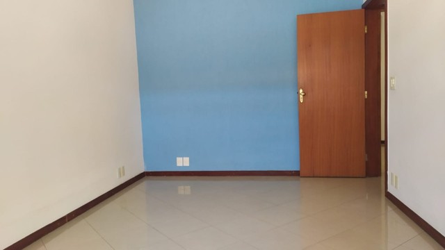 EXCELENTE CASA 04 QUARTOS COM 02 SUITES. - Foto 2