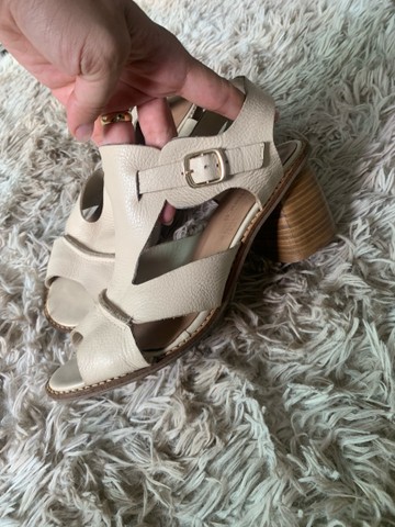 Compre Sandália Verde Com Salto Bloco De Madeira Constance Online