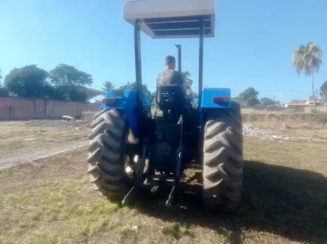Trator agrícola New Holland TL 100 4x4