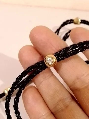 Colar chocker com 55cm novíssimo com pingentes dourados - Foto 5