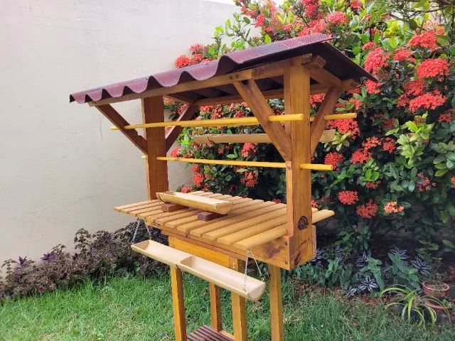 Casa de Pássaros Artesanal Comedouro Grande Fino Acabamento Madeira Rústica - Foto 4