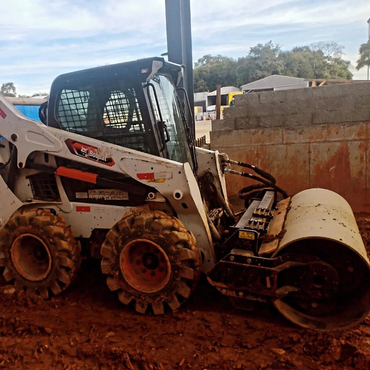 Locação de Bobcat escavadeiras e carregadeiras. Aluguel - Foto 2