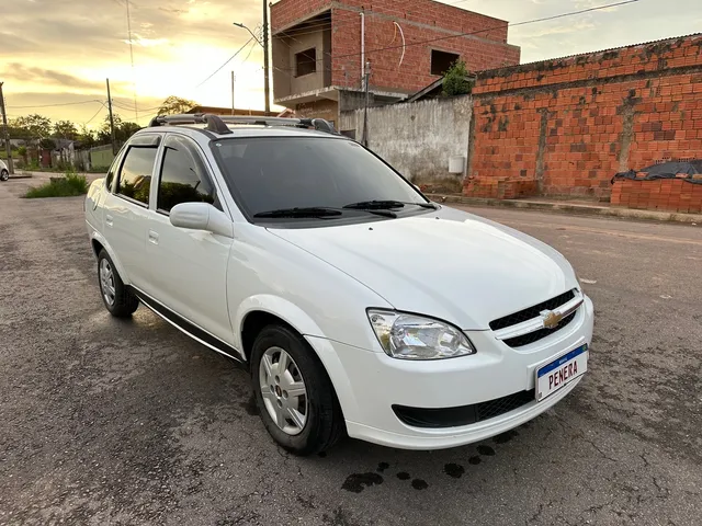 Carros e Caminhonetes Chevrolet Classic Branco